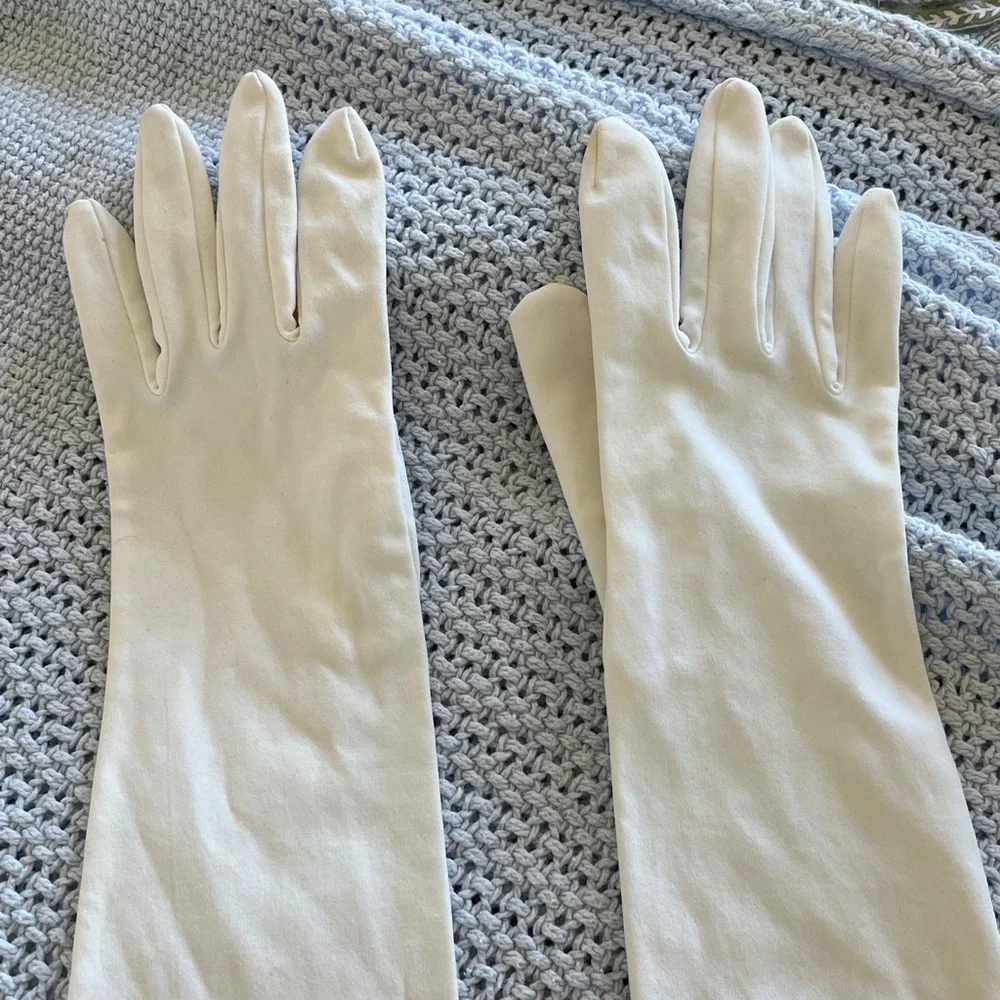 Elegant White Long Gloves *NOTE One Size